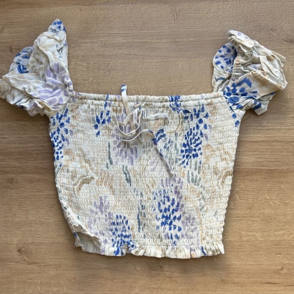 Aritzia Wilfred White Floral Print Smocked Crop Top Women's Size X-Small XS